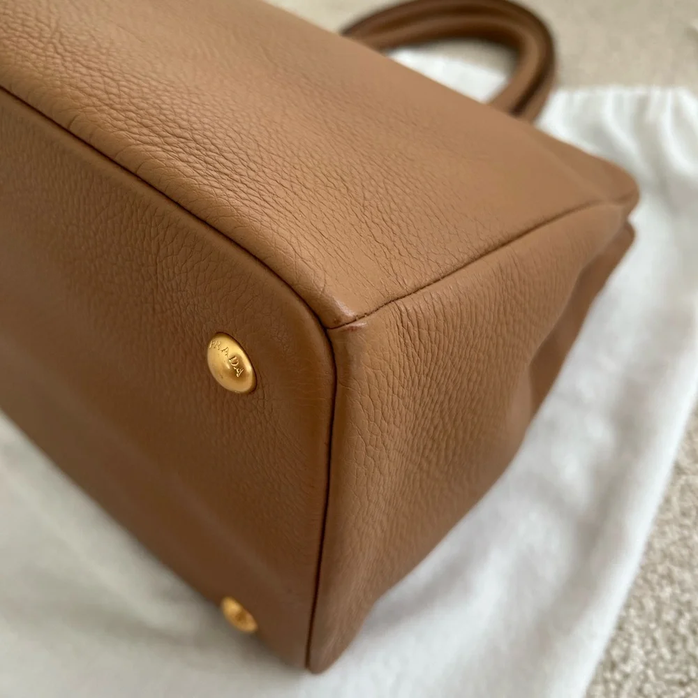 Prada Vitello Daino tote bag in camel - great pre-owned condition - Picture 5 of 16